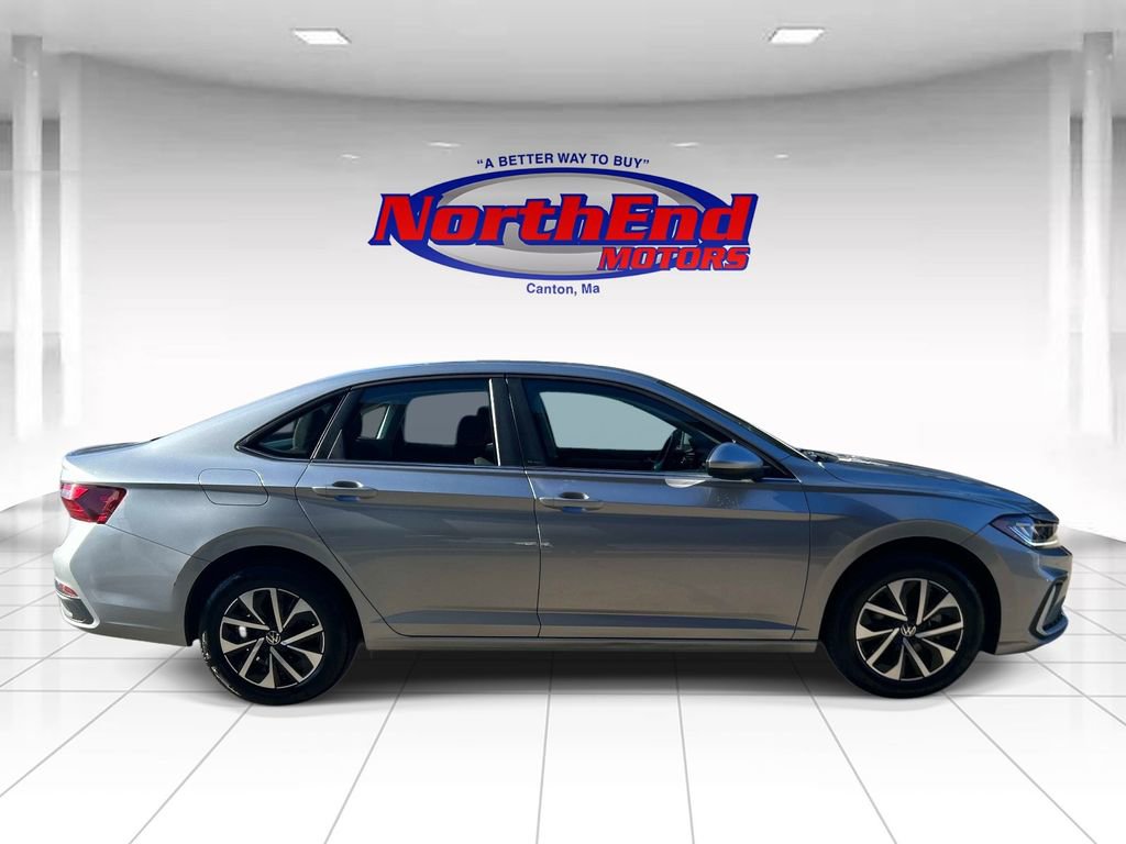 Used 2025 Volkswagen Jetta S image 2