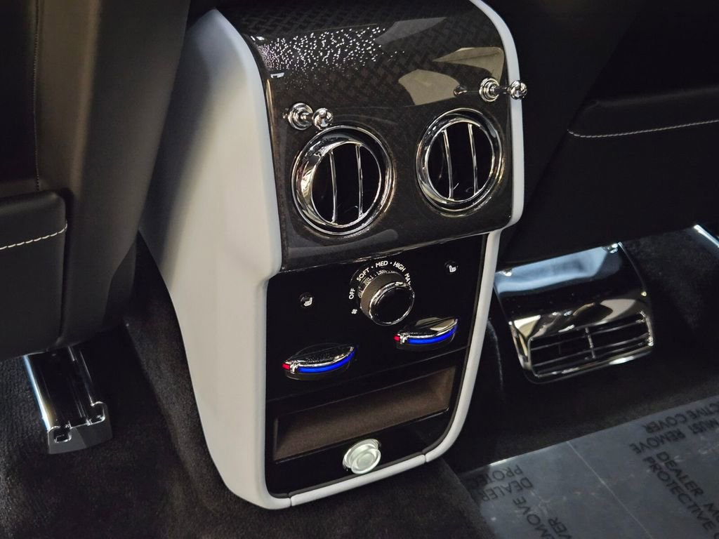 New 2026 Rolls-Royce Cullinan Black Badge image 19