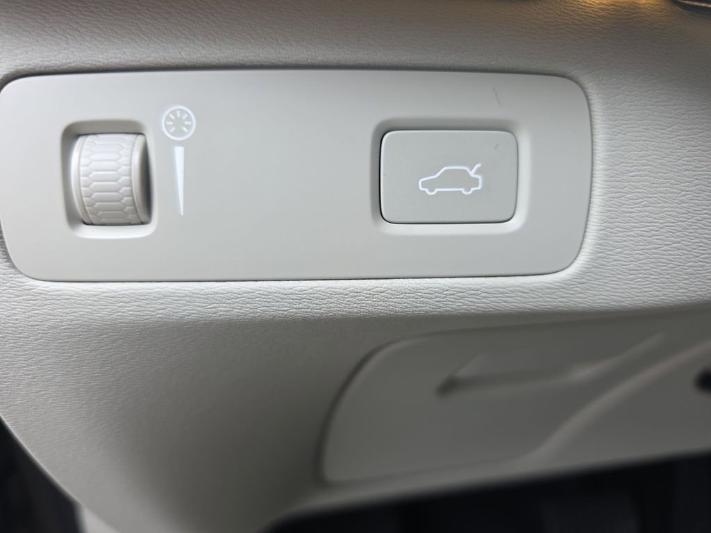 Used 2022 Volvo XC90 T6 Inscription w/ Advanced Package image 40