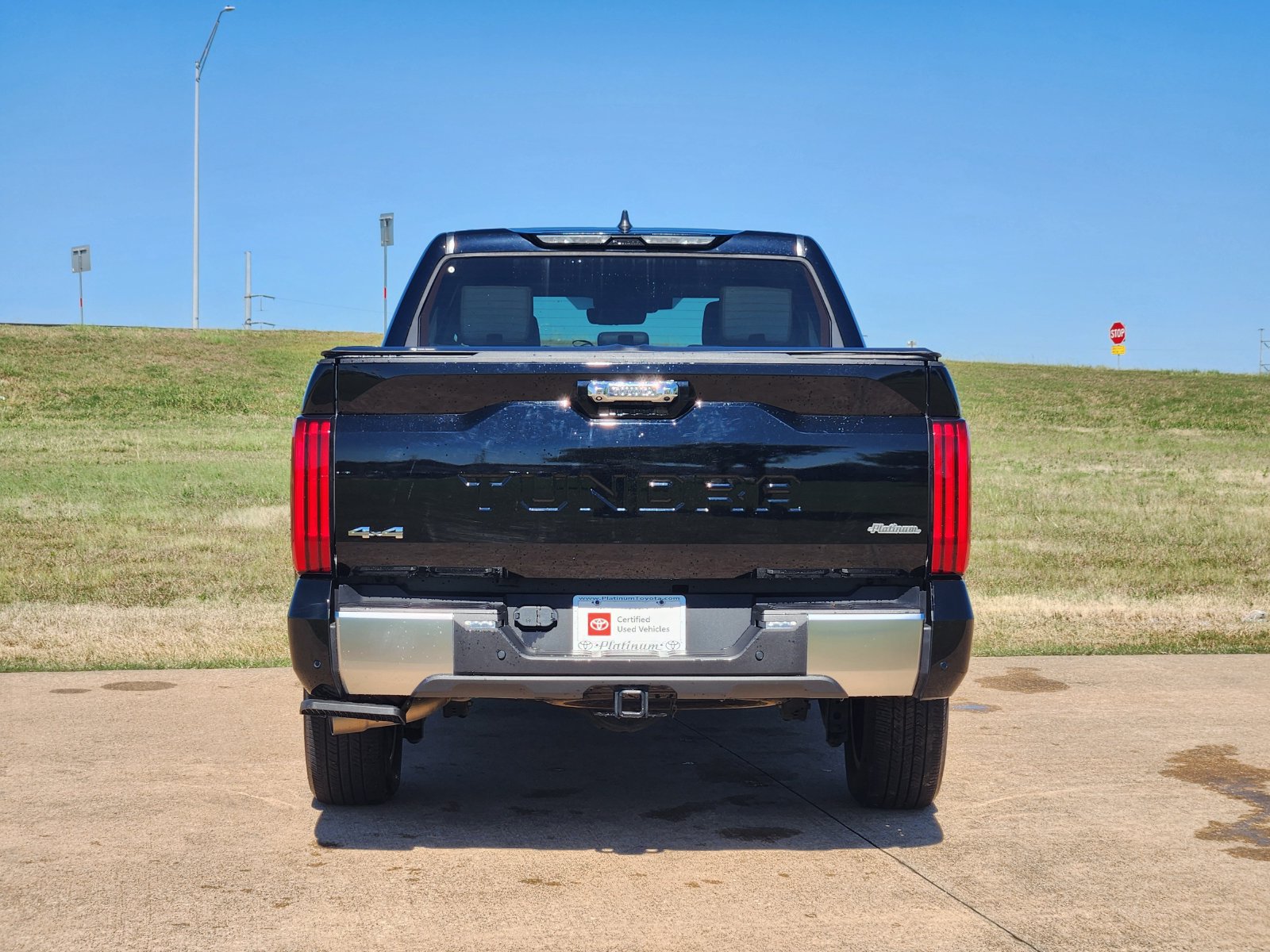 Used 2024 Toyota Tundra Limited w/ Power Package AWD/4WD image 8