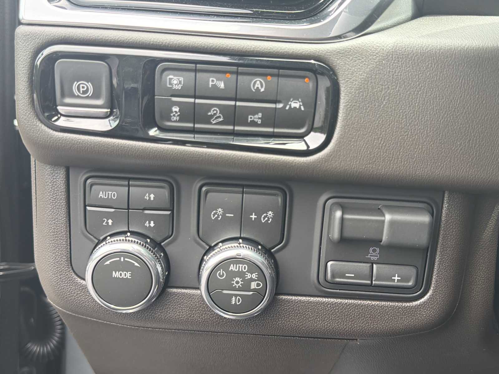 New 2026 GMC Yukon Elevation w/ Elevation Premium Package AWD/4WD image 17