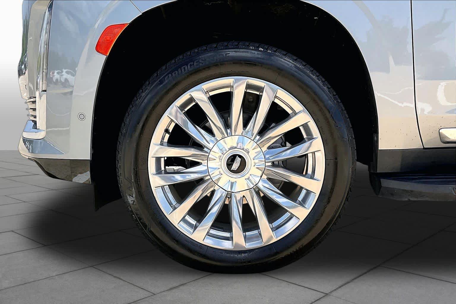 Used 2024 Cadillac Escalade Premium Luxury RWD image 10