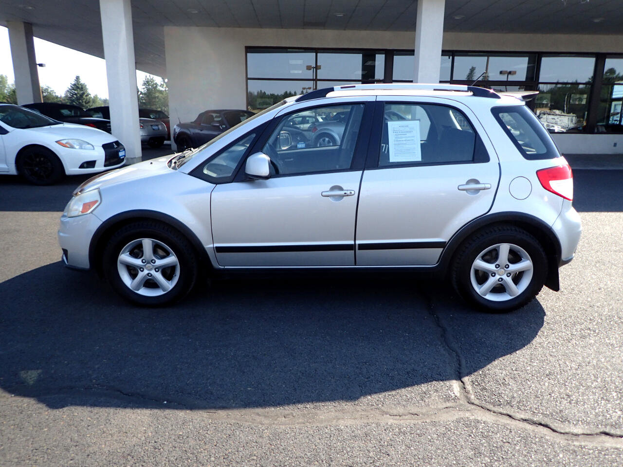 Used 2008 Suzuki SX4 AWD Hatchback w/ Touring Pkg image 2
