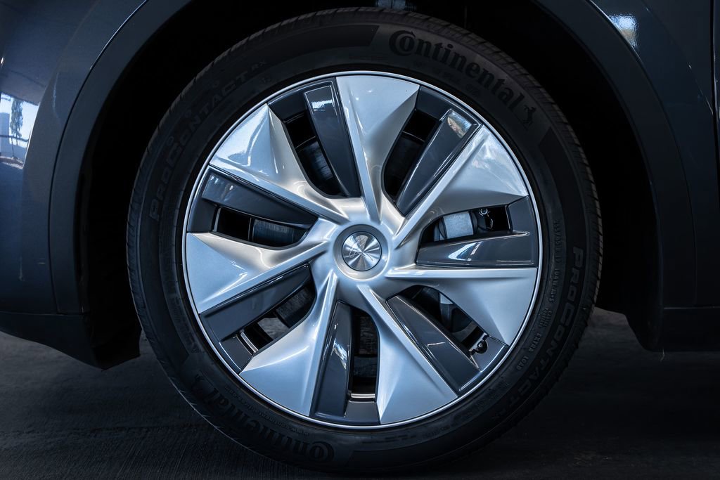 Used 2023 Tesla Model Y Long Range image 18