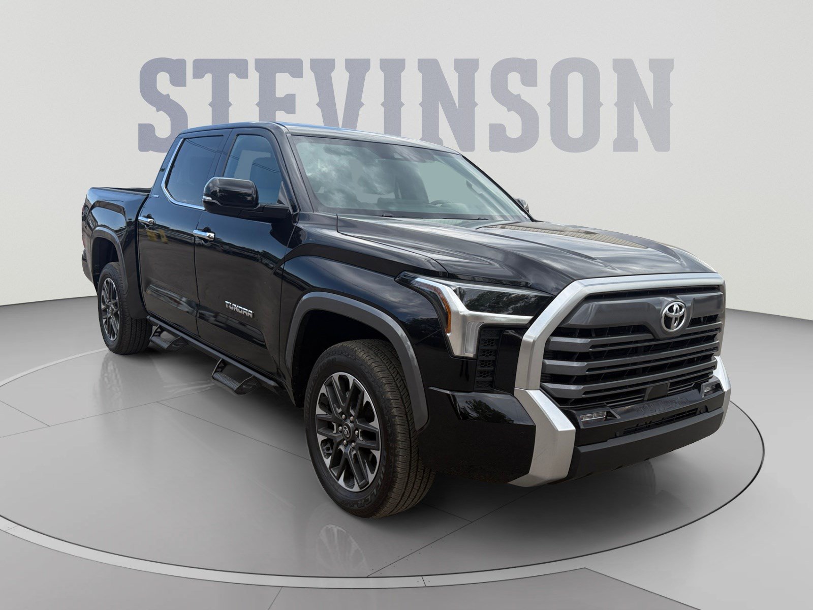 Used 2025 Toyota Tundra Limited AWD/4WD image 7