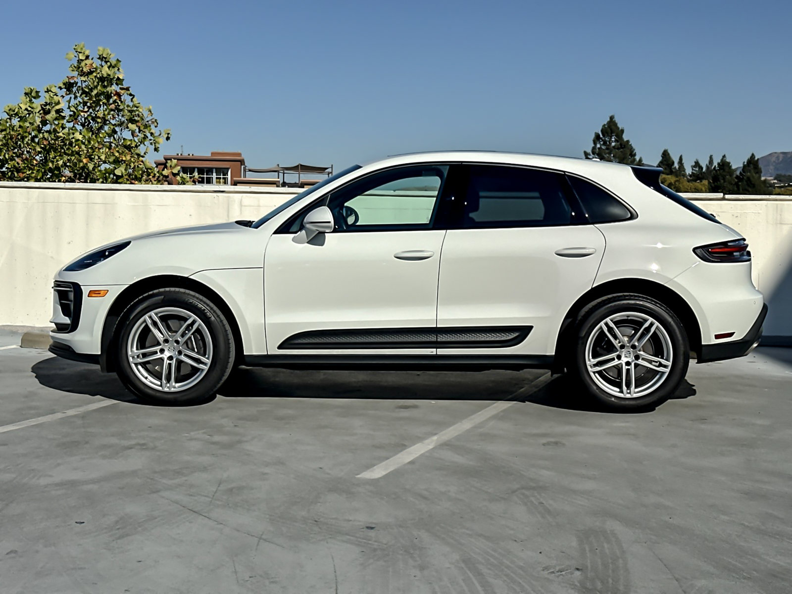 Certified 2026 Porsche Macan AWD/4WD image 3