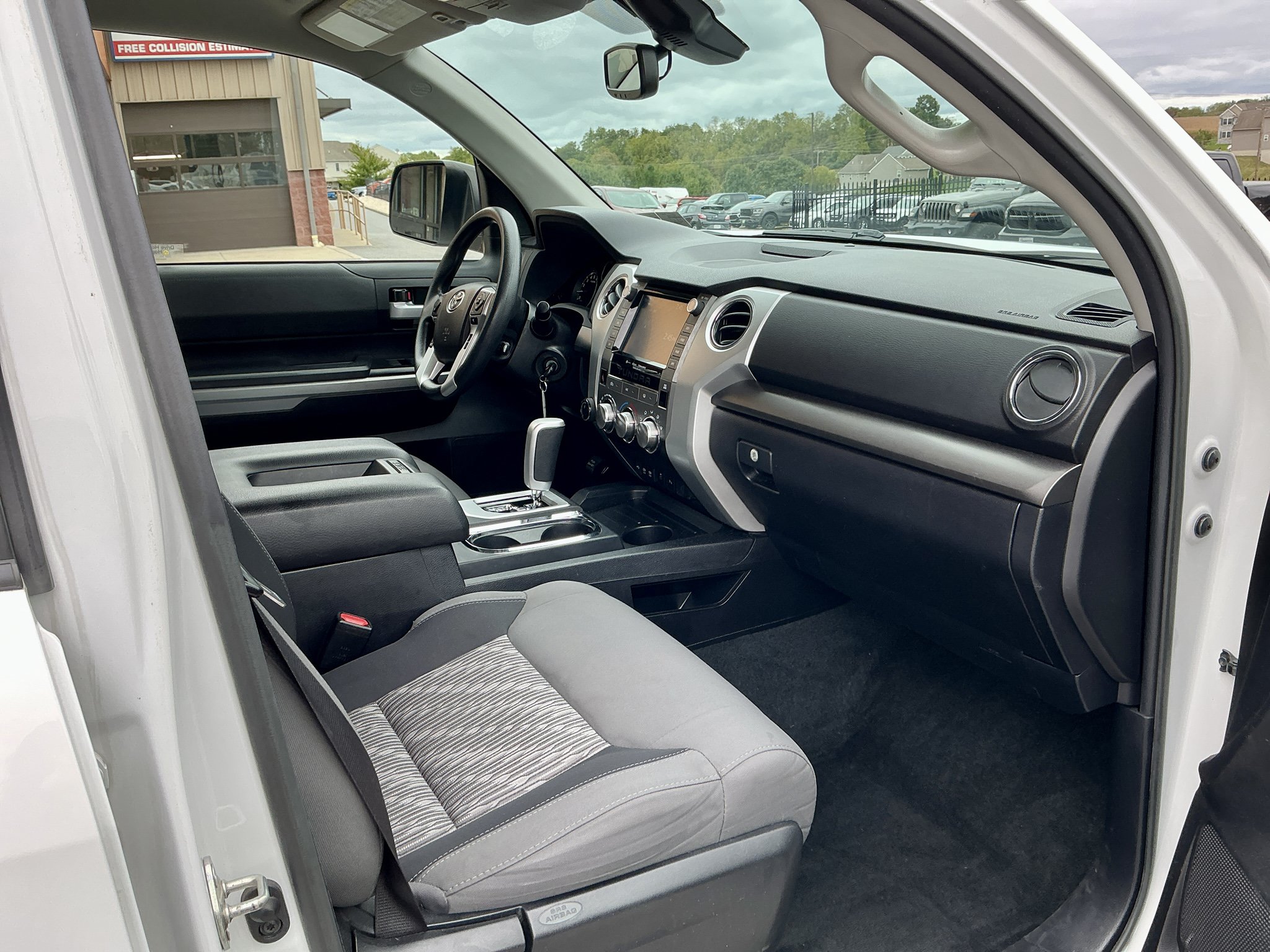 Used 2021 Toyota Tundra SR5 w/ Convenience Package AWD/4WD image 13