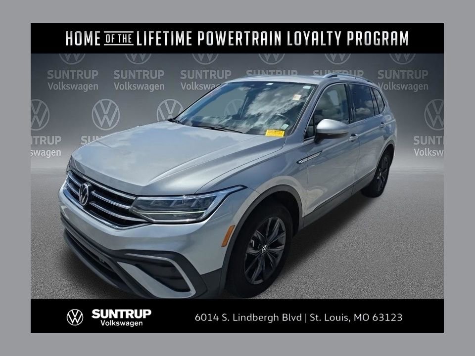 Used 2023 Volkswagen Tiguan SE w/ Panoramic Sunroof Package FWD image 1