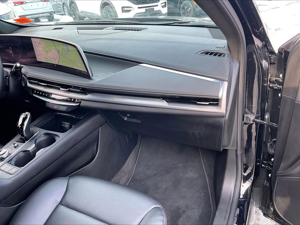 Used 2025 Cadillac XT4 Premium Luxury image 12