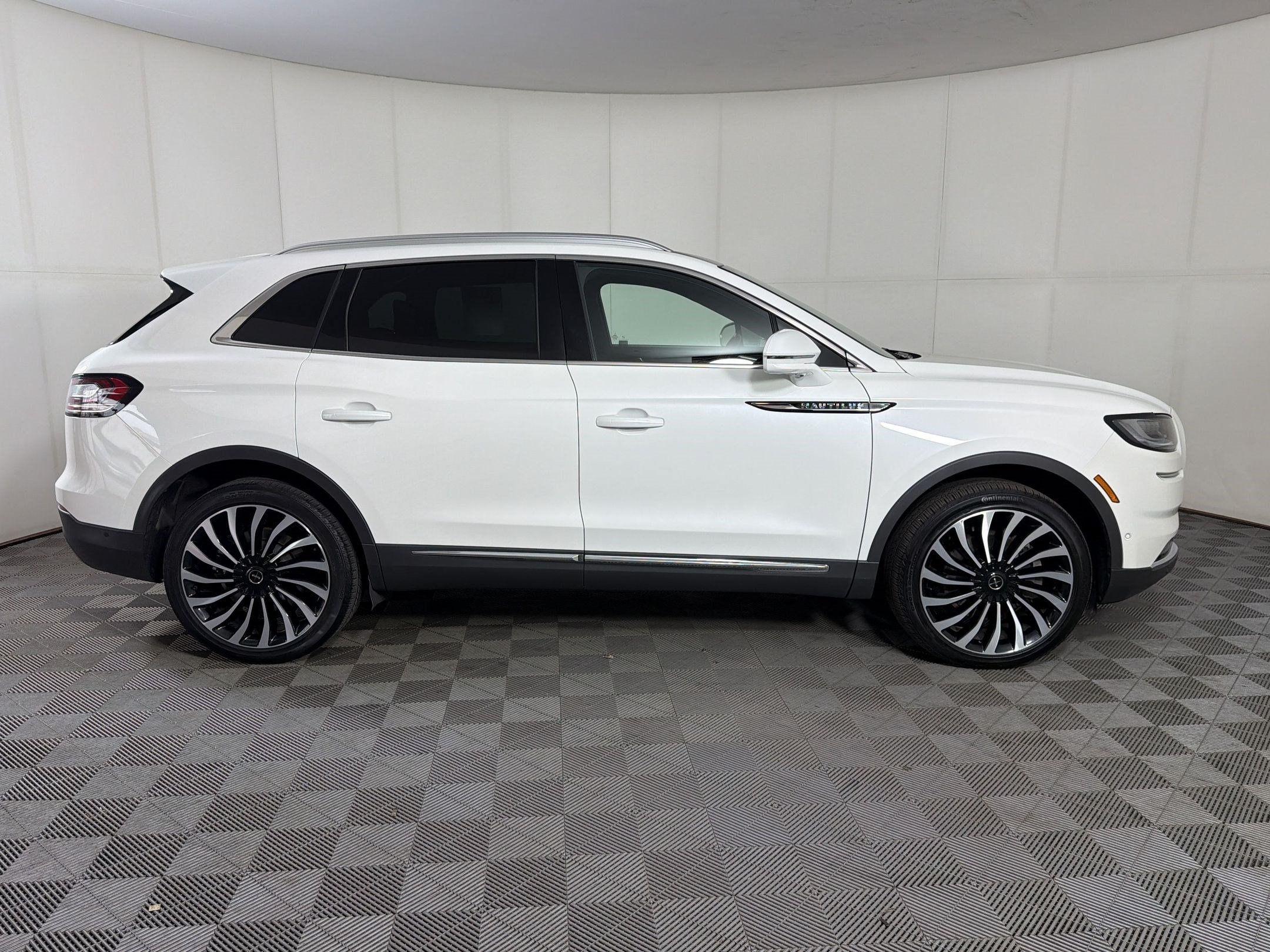 Used 2022 Lincoln Nautilus Black Label w/ Class II Trailer Tow Package AWD/4WD image 8