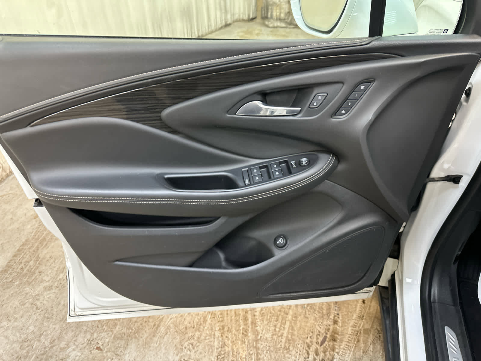 Used 2017 Buick Envision Essence image 26