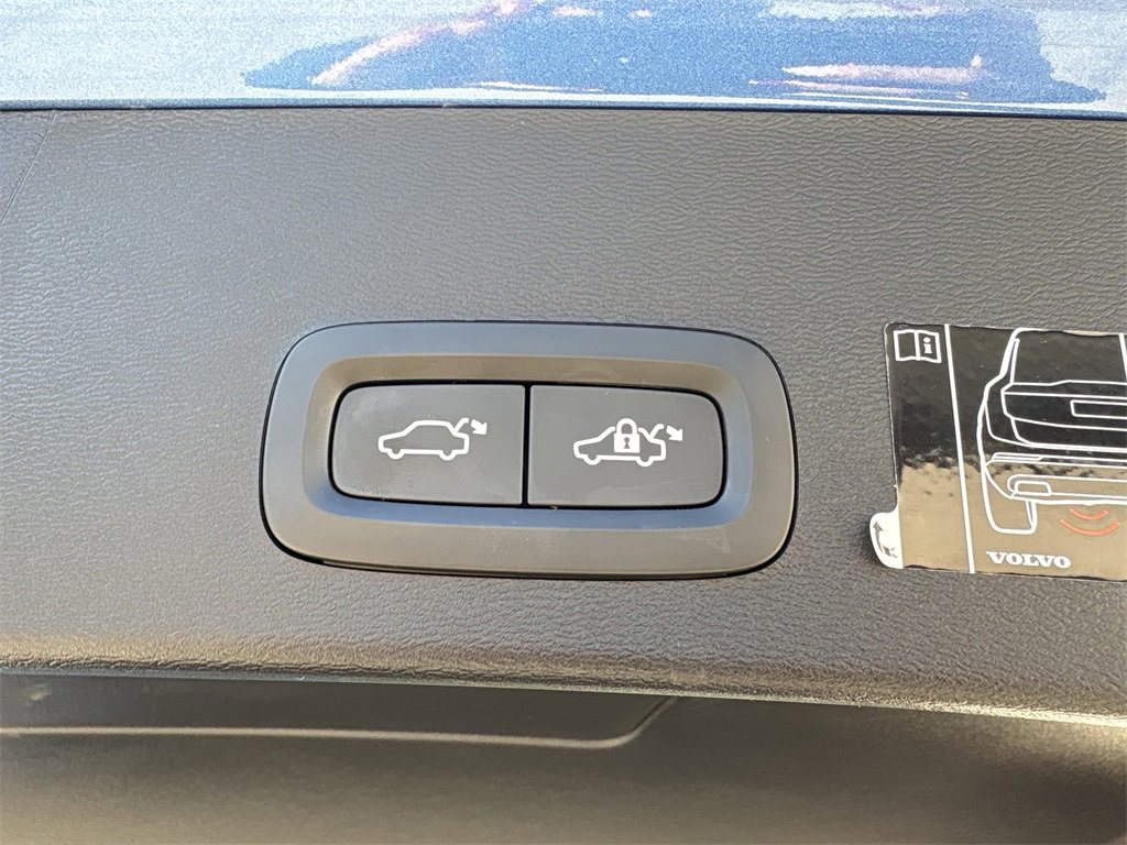 Used 2021 Volvo XC40 T5 R-Design w/ Advanced Package image 29