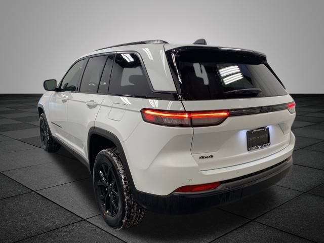 Used 2026 Jeep Grand Cherokee Laredo AWD/4WD image 4