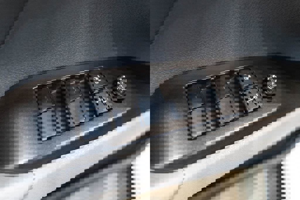 Certified 2022 Toyota Camry SE w/ Carpet Mat Package (TMS) AWD/4WD image 19