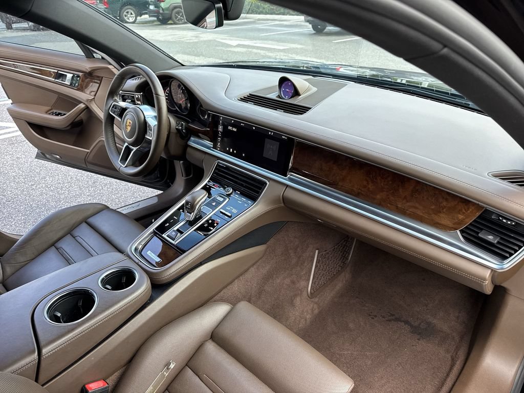 Used 2018 Porsche Panamera 4 Executive AWD/4WD image 32