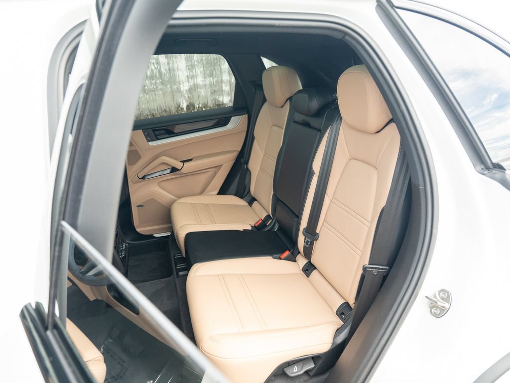 Used 2024 Porsche Cayenne AWD/4WD image 36