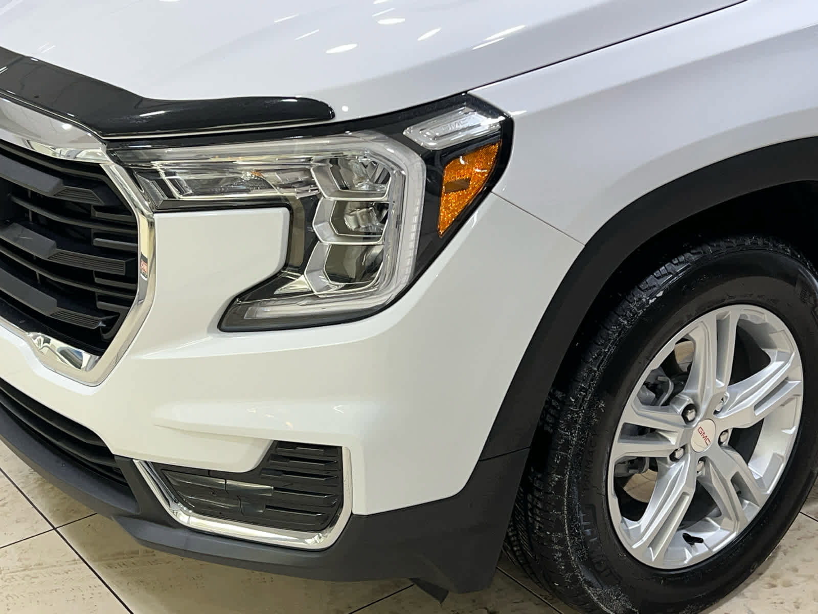 Used 2023 GMC Terrain SLE image 5