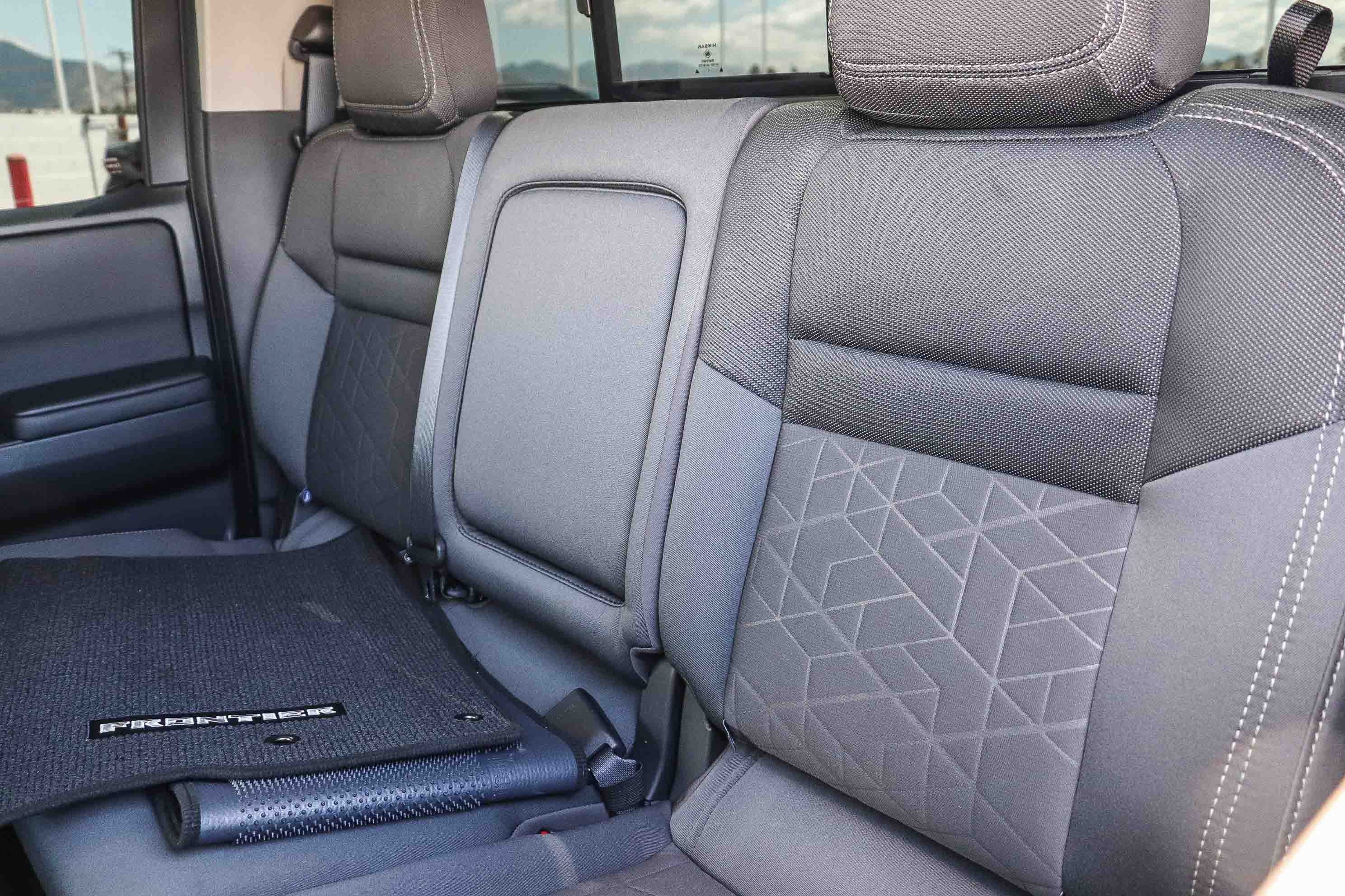 Used 2025 Nissan Frontier SV w/ SV Convenience Package RWD image 19