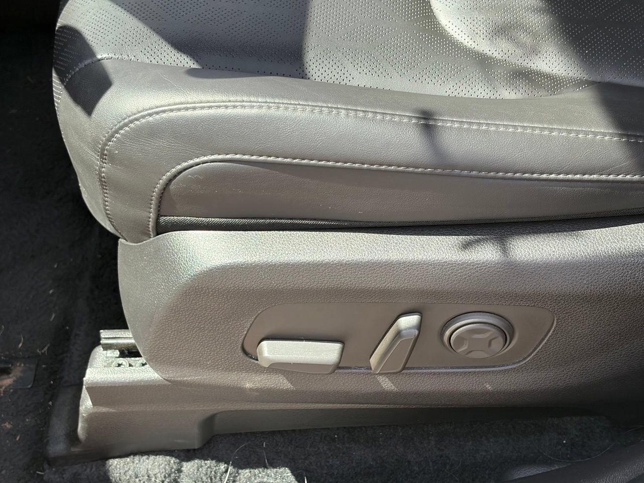 Used 2026 Kia Carnival FWD image 5