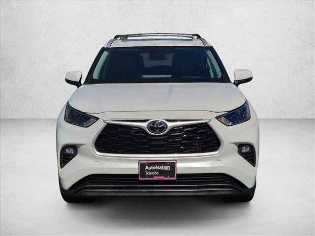 Certified 2024 Toyota Highlander XLE FWD image 2