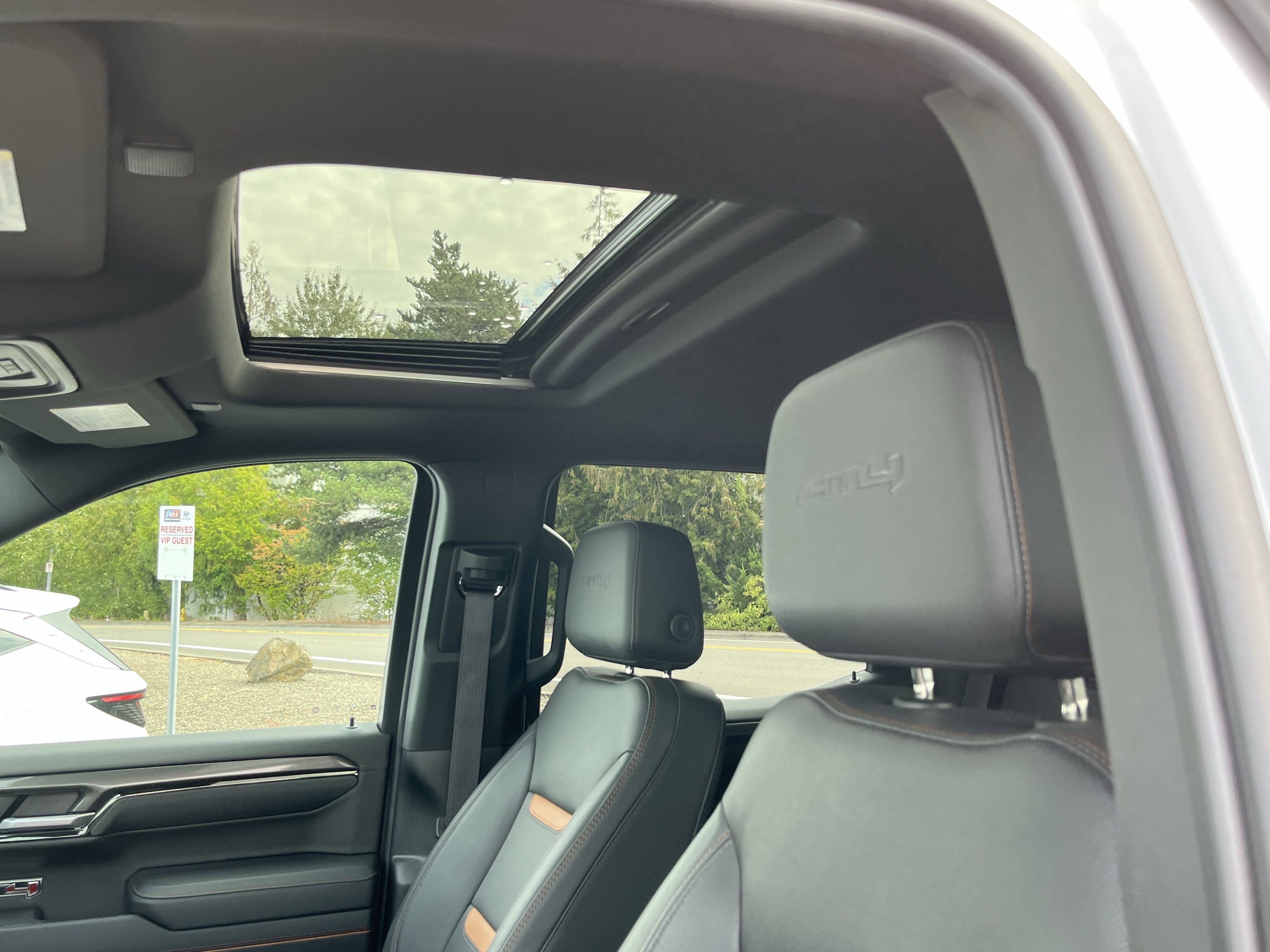 Used 2023 GMC Sierra 1500 AT4 w/ Technology Package image 21