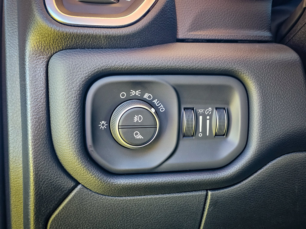 New 2027 RAM 3500 Laramie AWD/4WD image 17