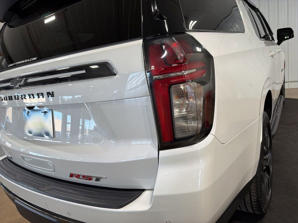 Certified 2022 Chevrolet Suburban RST w/ Luxury Package AWD/4WD image 15