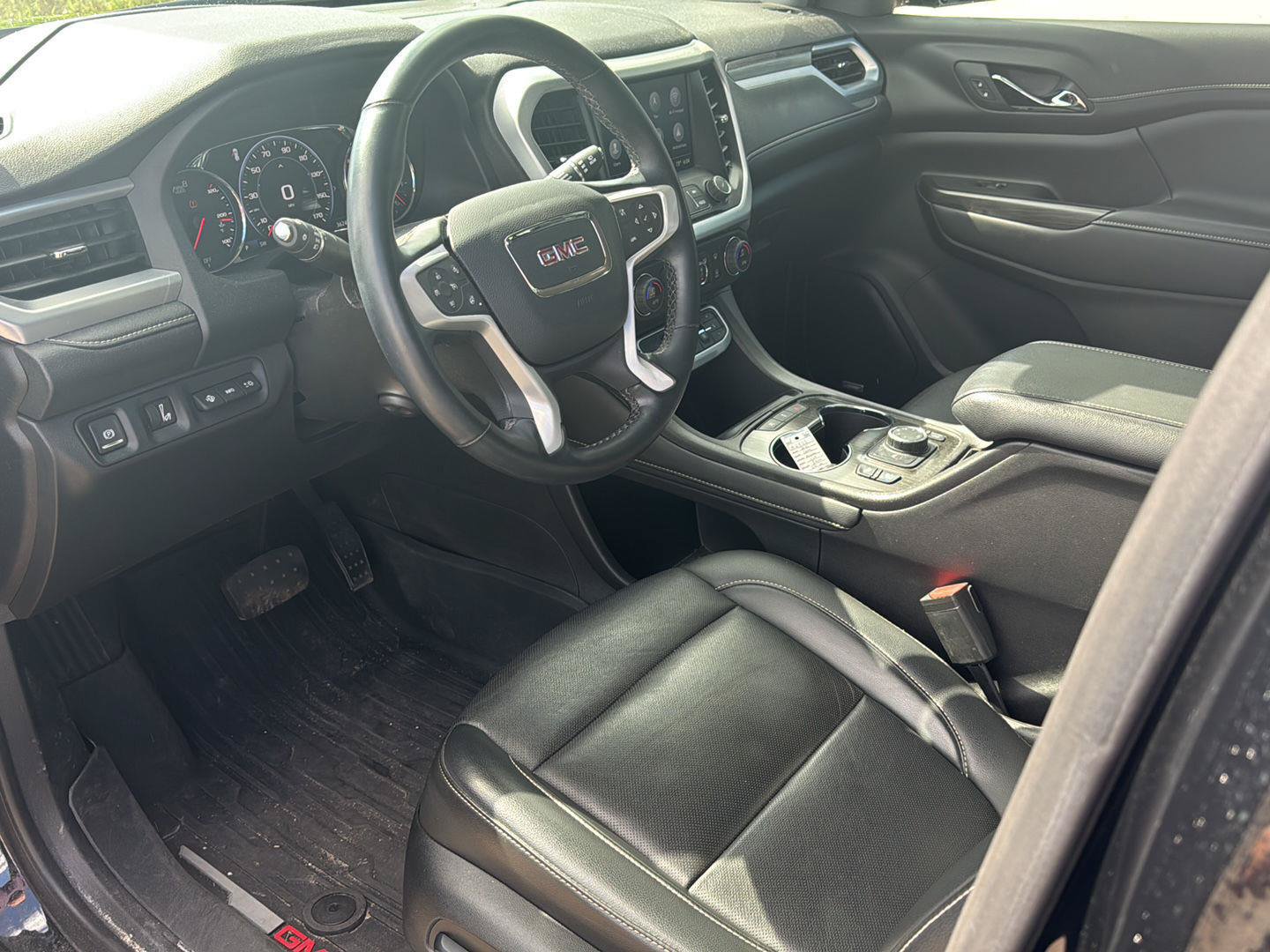 Used 2023 GMC Acadia SLT w/ Technology Package AWD/4WD image 11