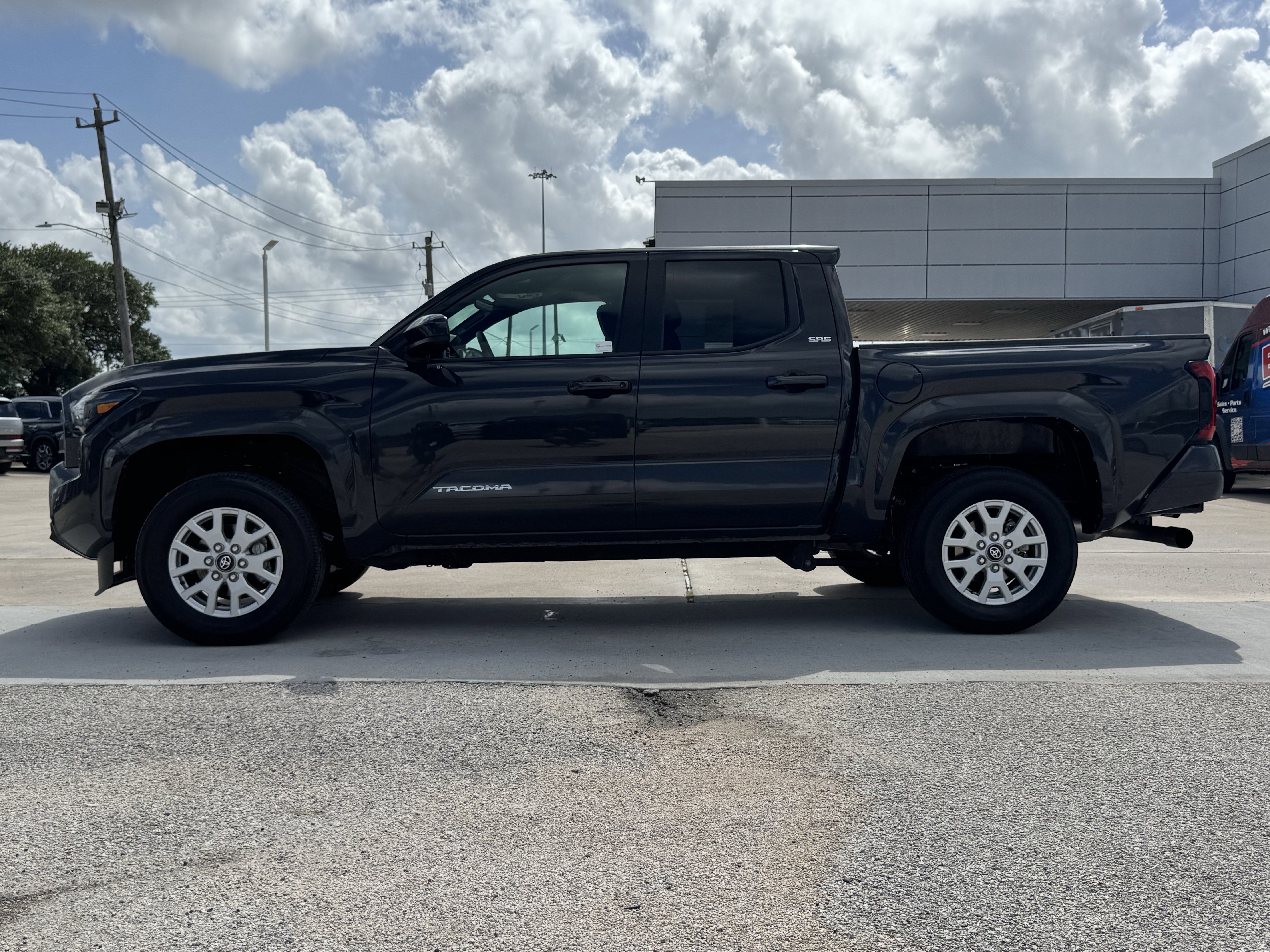 Used 2025 Toyota Tacoma SR5 AWD/4WD image 7