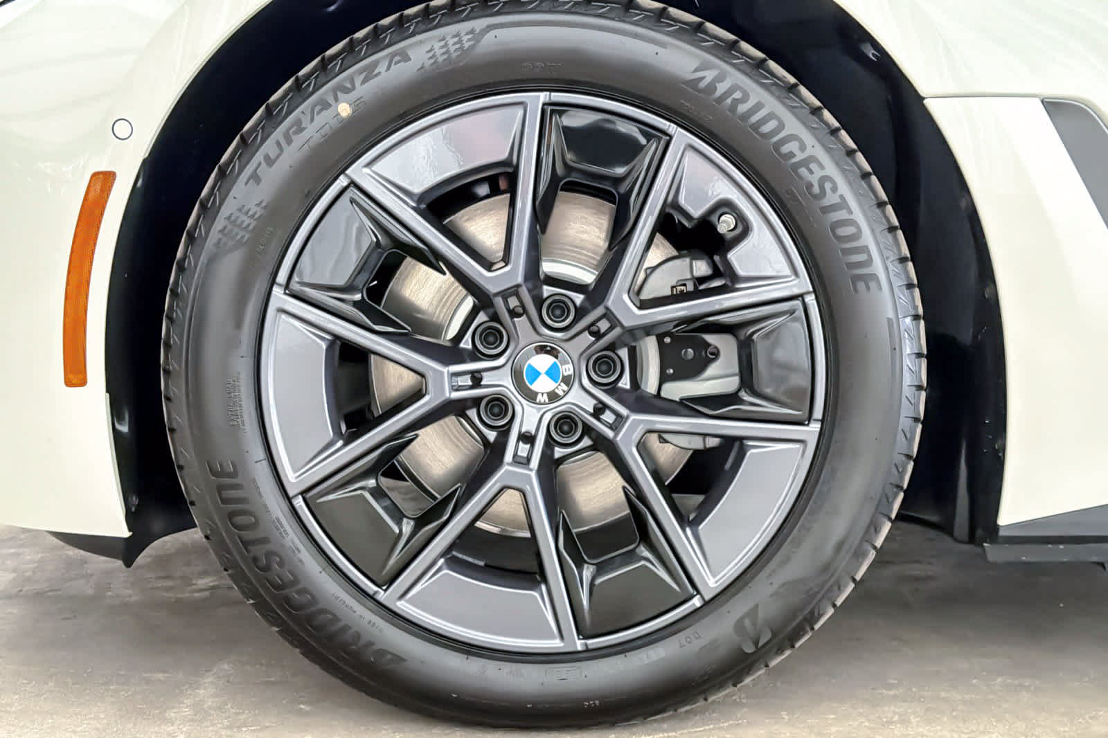 New 2026 BMW i4 eDrive40 w/ Parking Assistance Package RWD image 24