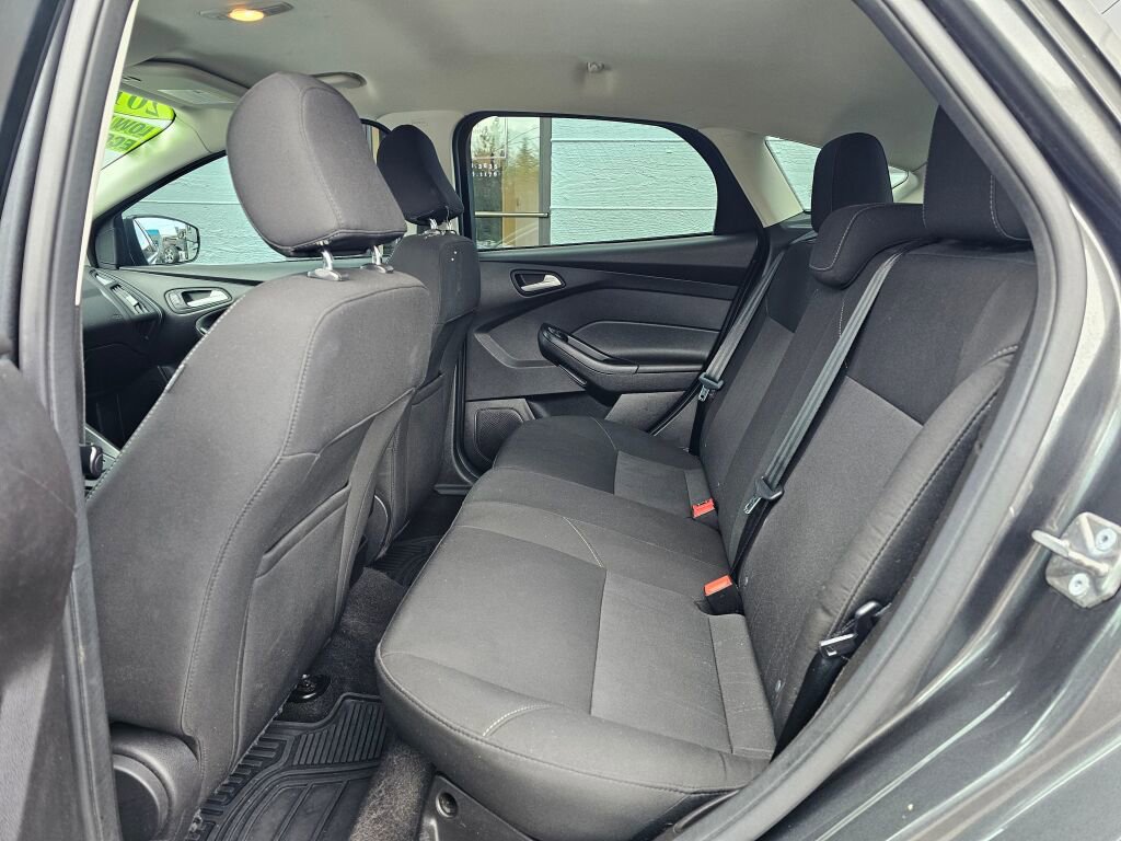 Used 2017 Ford Focus SE w/ SE Sport Package FWD image 16