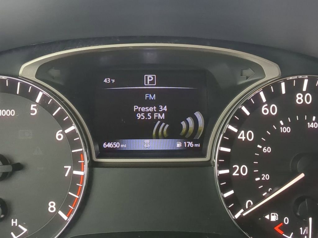 Used 2020 Nissan Pathfinder S image 16