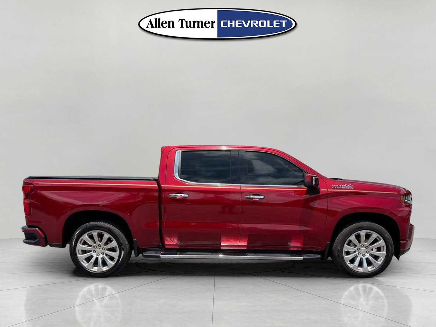 Used 2019 Chevrolet Silverado 1500 High Country w/ Technology Package AWD/4WD image 3