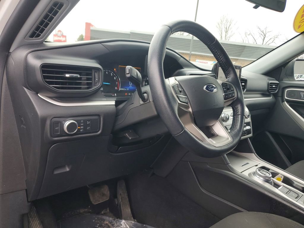Used 2022 Ford Explorer XLT image 15