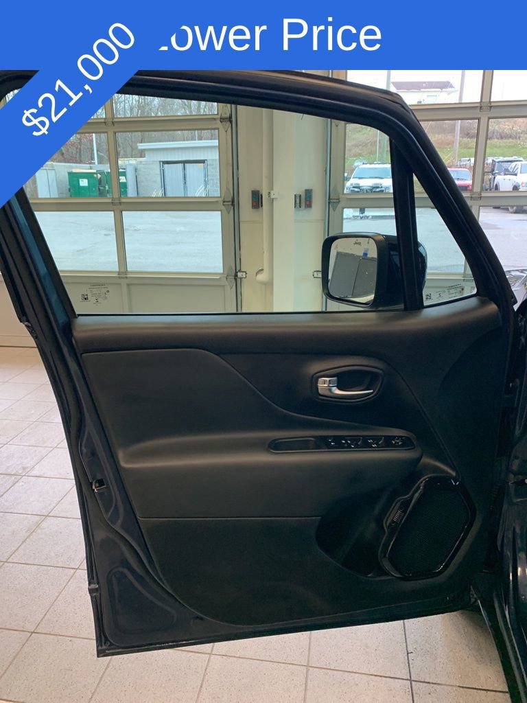 Used 2022 Jeep Renegade Altitude w/ Convenience Group image 3