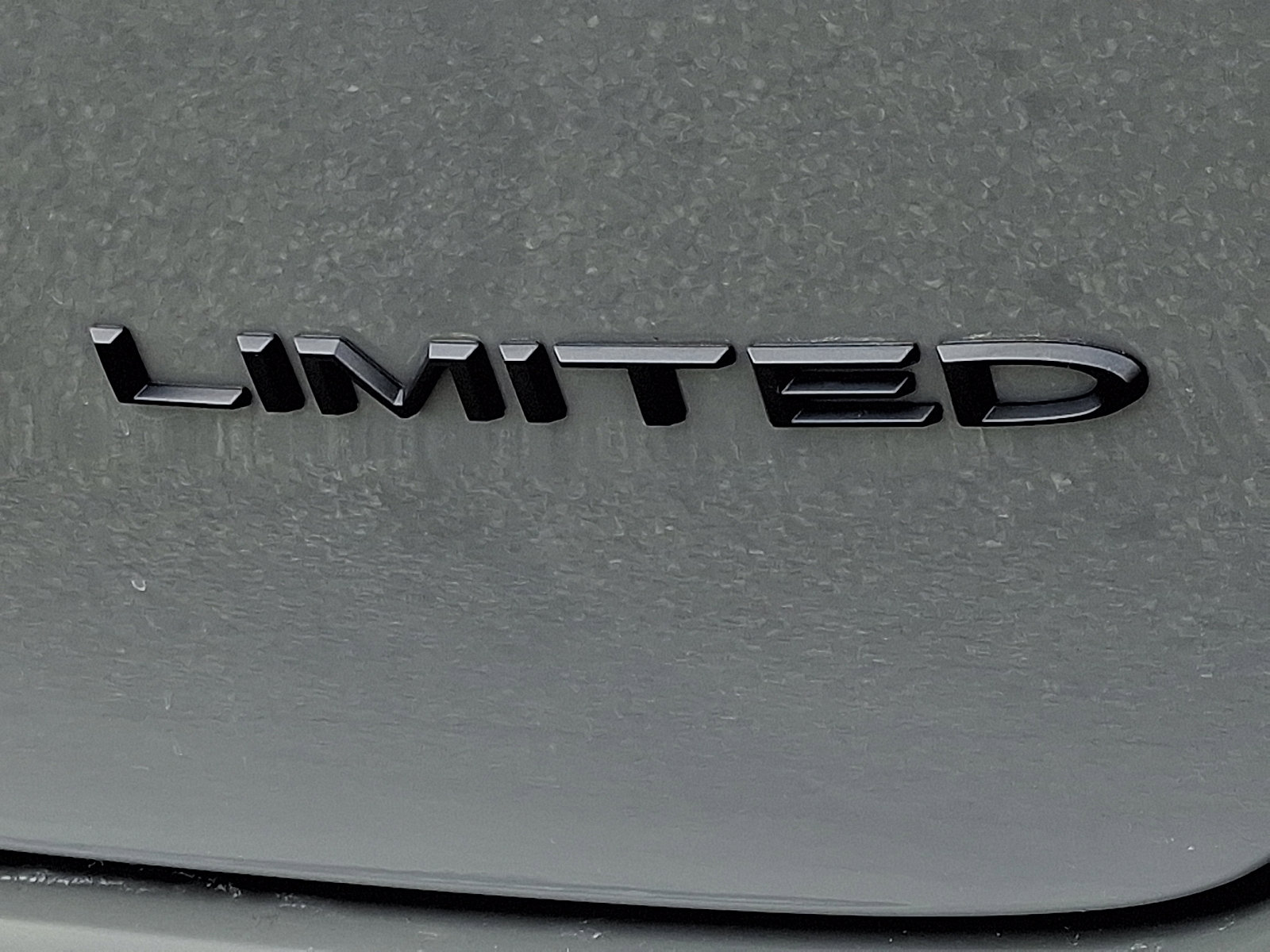 Used 2025 Chrysler Pacifica Limited FWD image 32