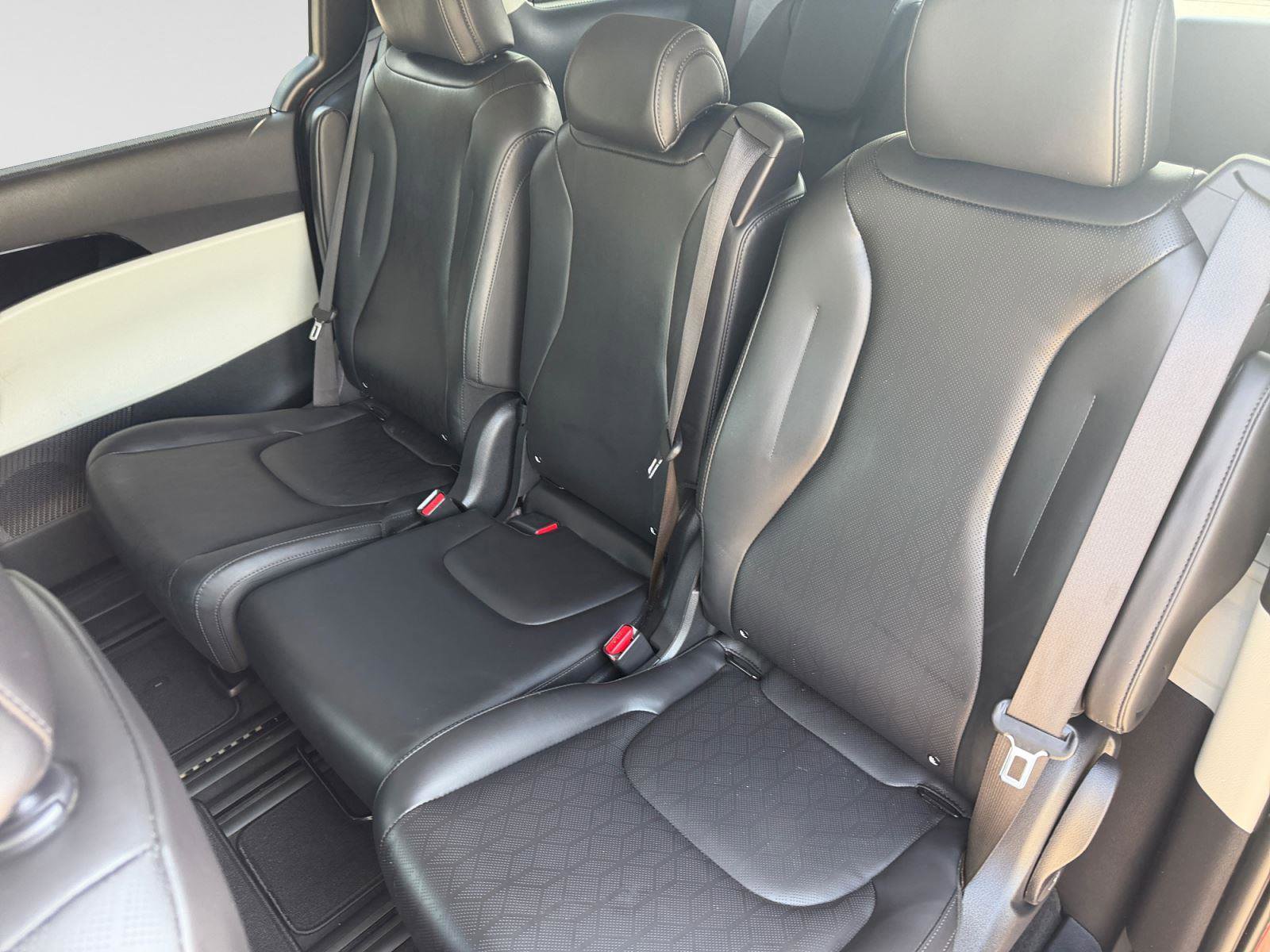 Used 2023 Kia Carnival SX FWD image 45