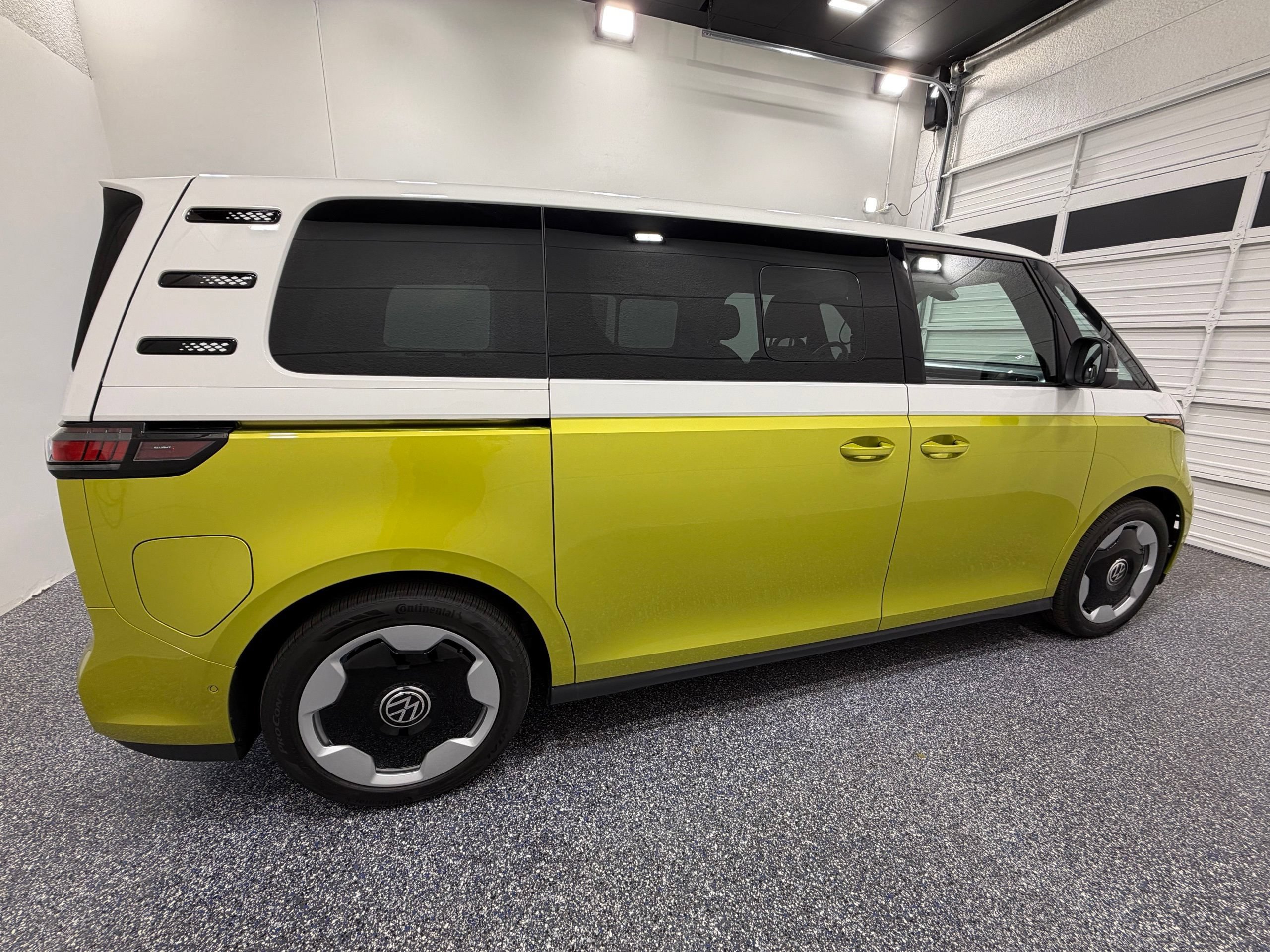 New 2025 Volkswagen ID. Buzz Pro S Plus AWD/4WD image 7