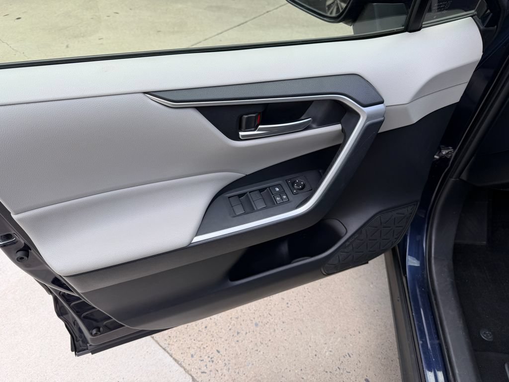 Used 2019 Toyota RAV4 XLE w/ Convenience Package AWD/4WD image 9