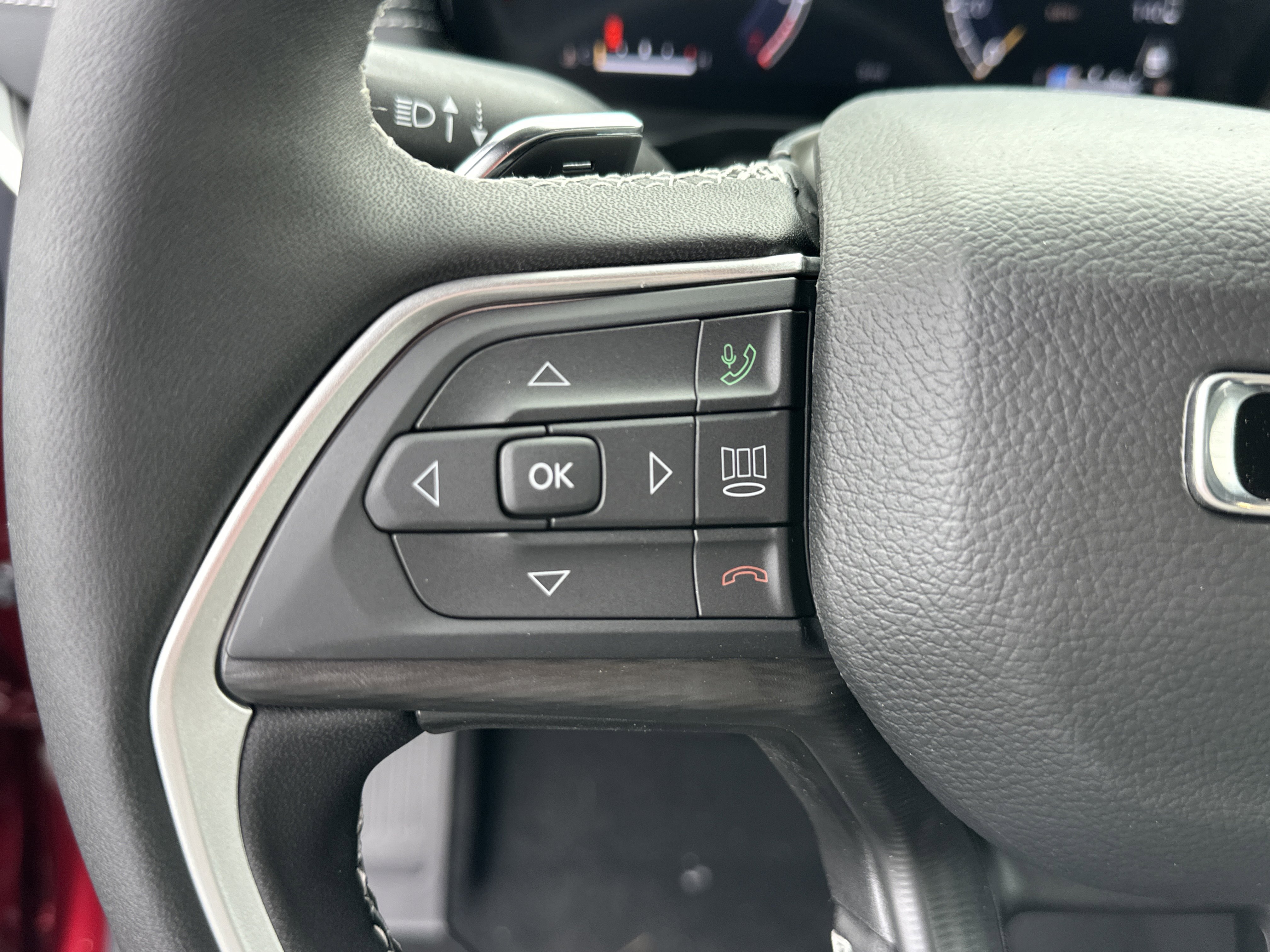 New 2025 Jeep Grand Cherokee Altitude image 9