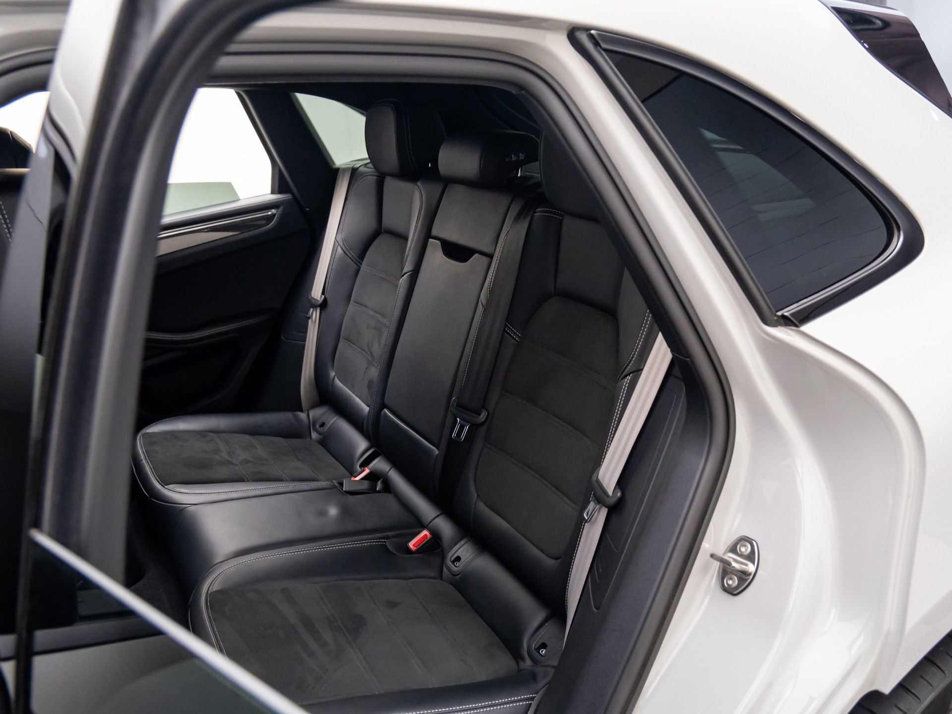 Certified 2024 Porsche Macan GTS image 18