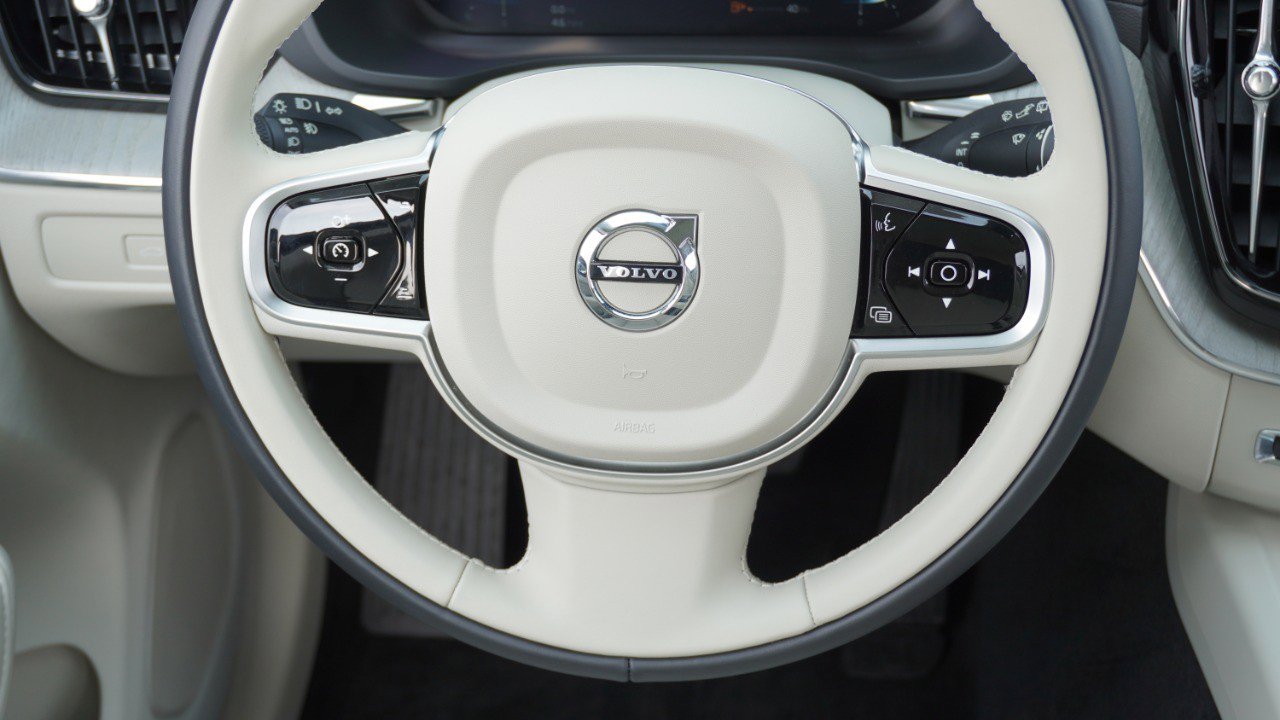 Used 2025 Volvo XC60 B5 Ultra w/ Protection Package Premier image 30