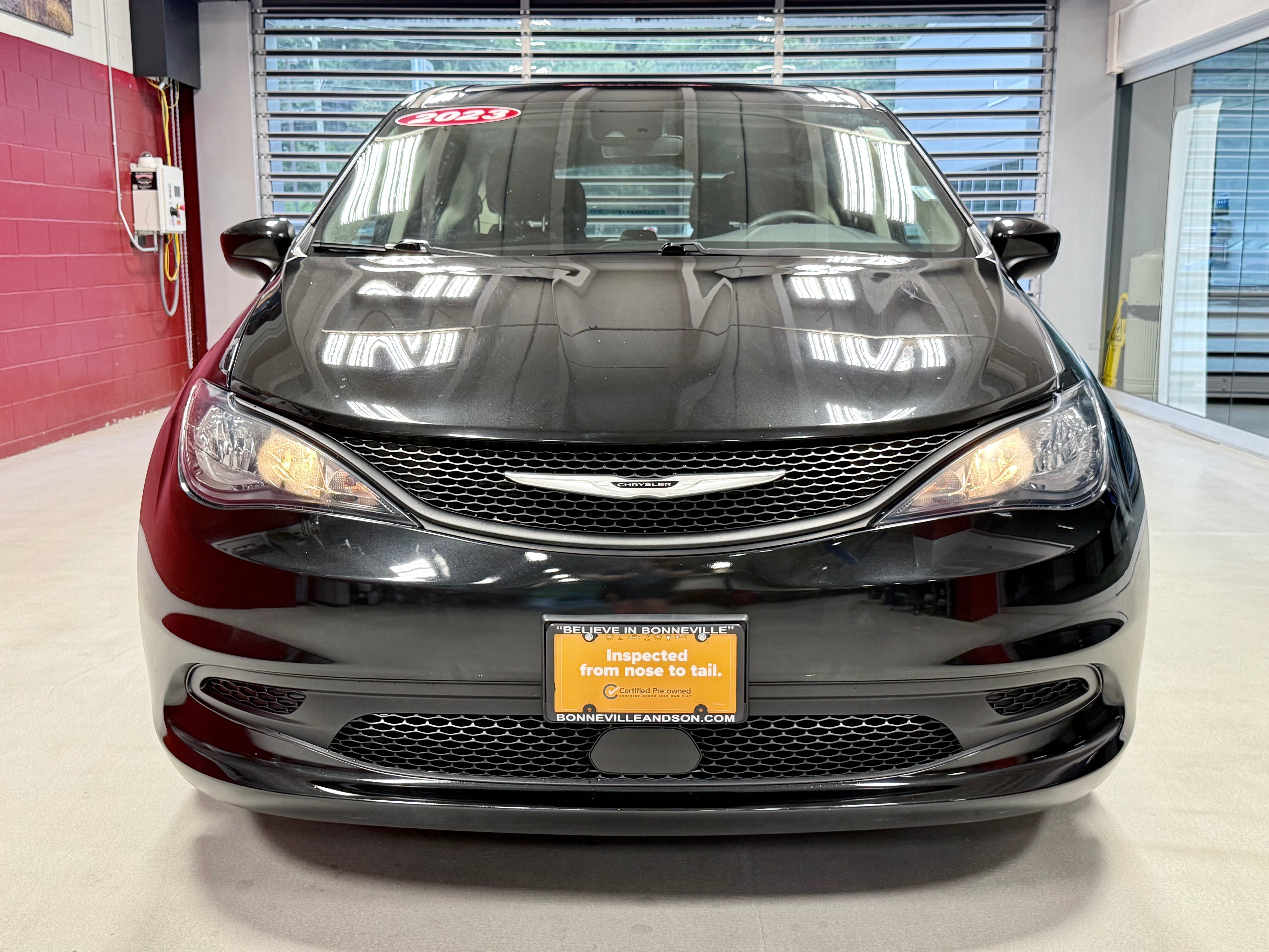 Used 2023 Chrysler Voyager LX FWD image 13