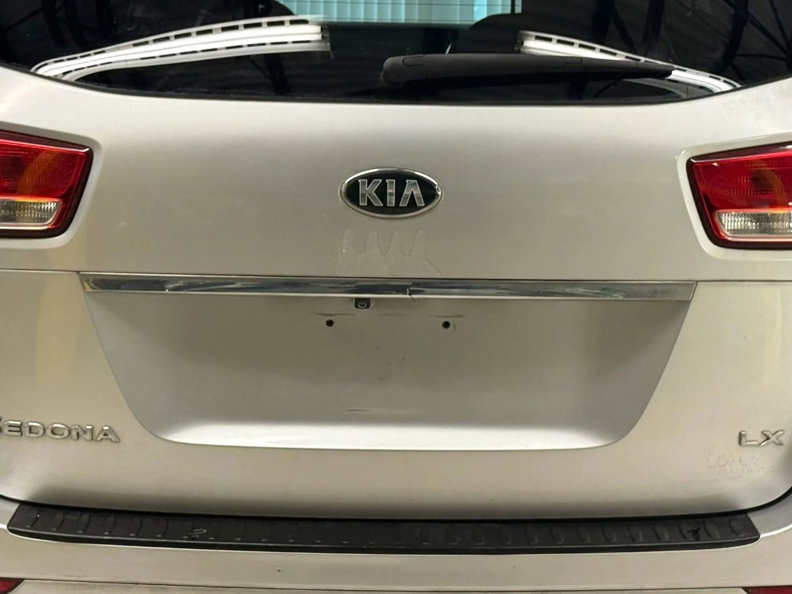 Used 2017 Kia Sedona LX image 11