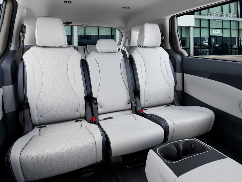 New 2026 Kia Carnival EX image 17