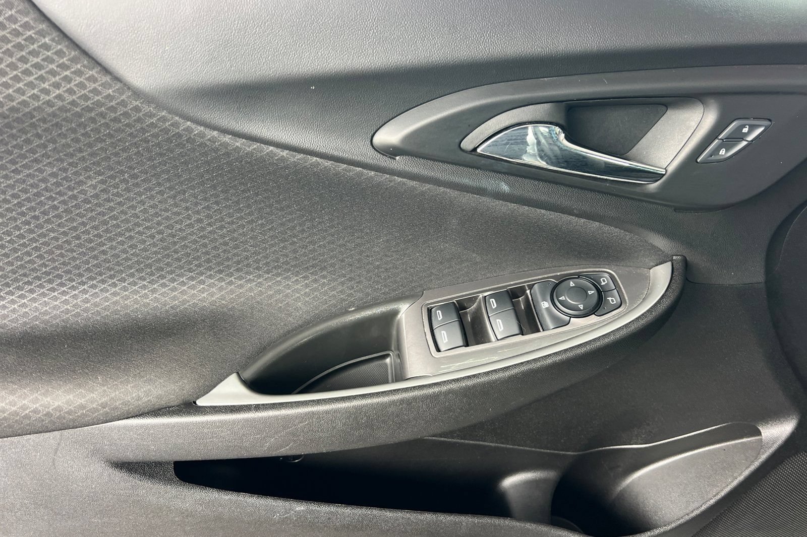 Used 2025 Chevrolet Malibu RS FWD image 17