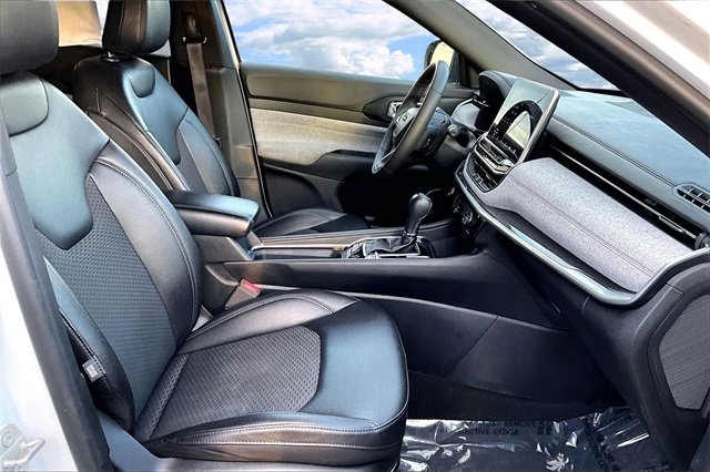 Used 2024 Jeep Compass Latitude image 27