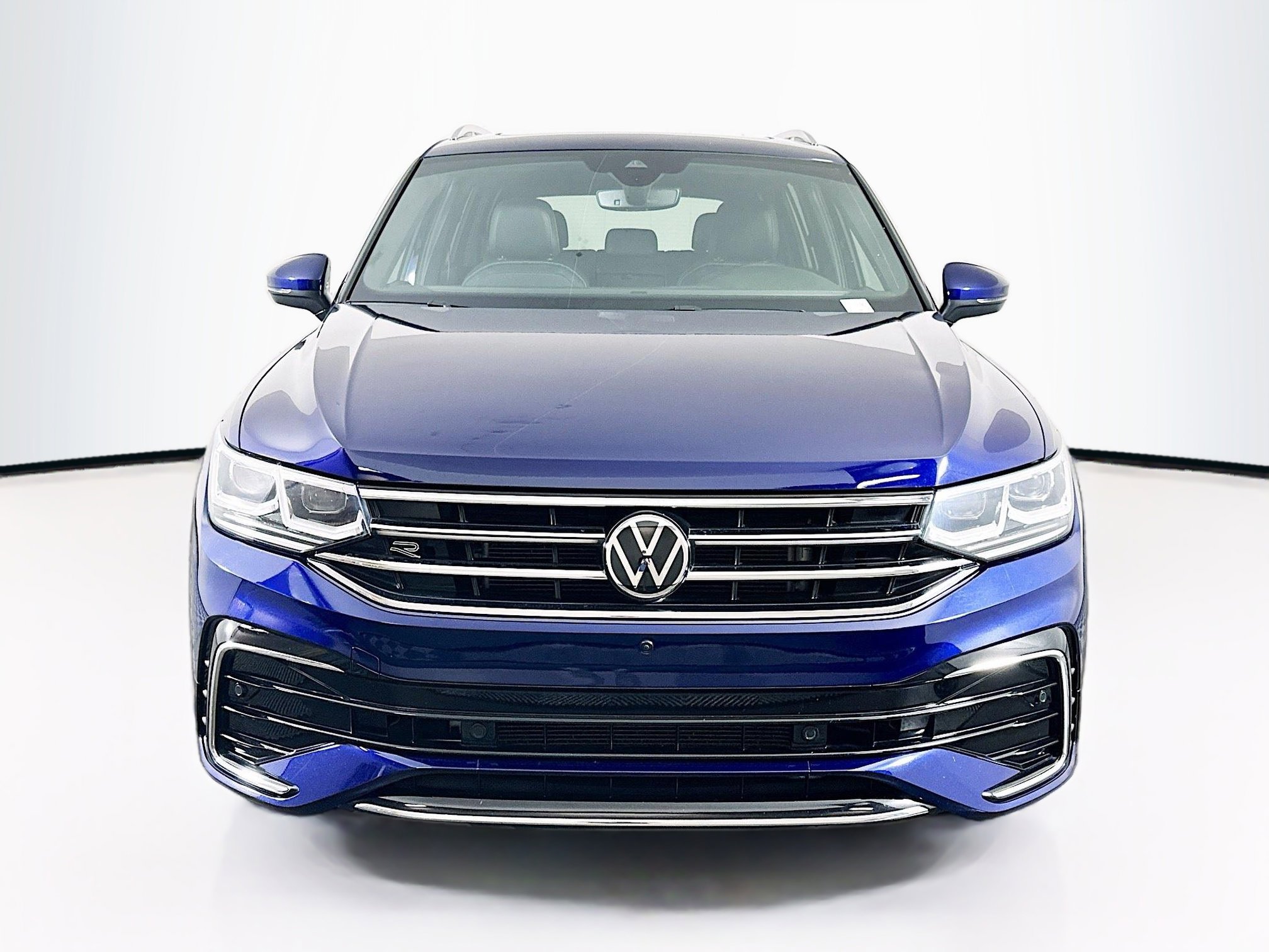 Used 2022 Volkswagen Tiguan SEL R-Line image 2