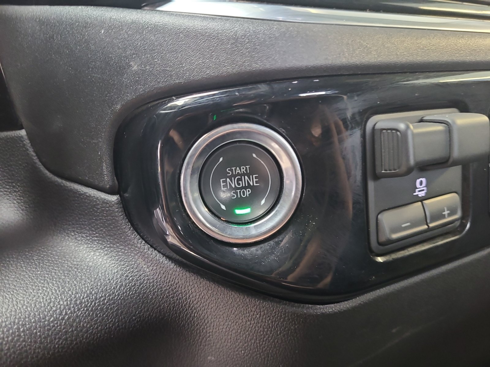 Used 2025 Chevrolet Silverado 2500 LT w/ Convenience Package AWD/4WD image 30