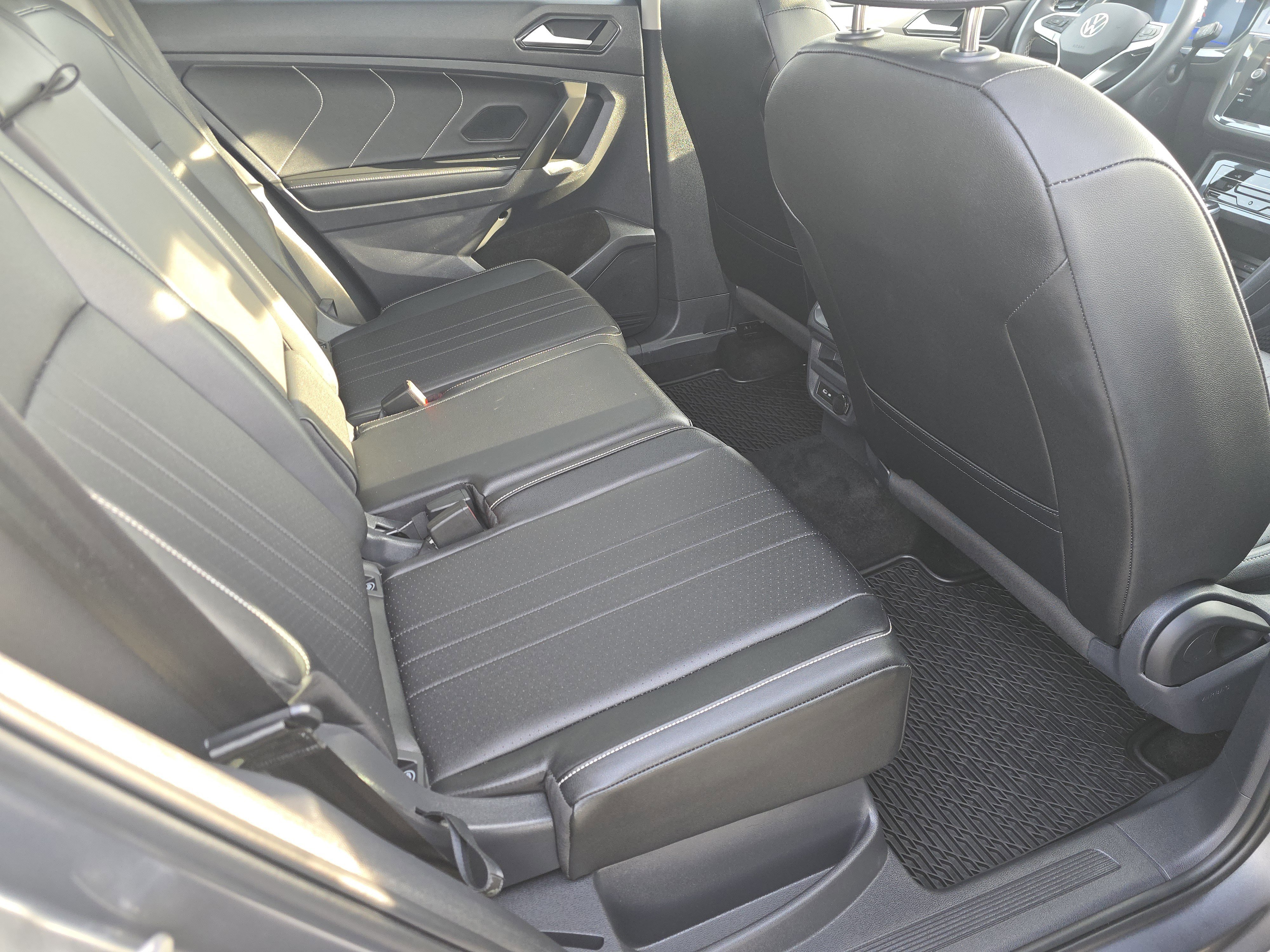 Certified 2023 Volkswagen Tiguan SE w/ Panoramic Sunroof Package image 17